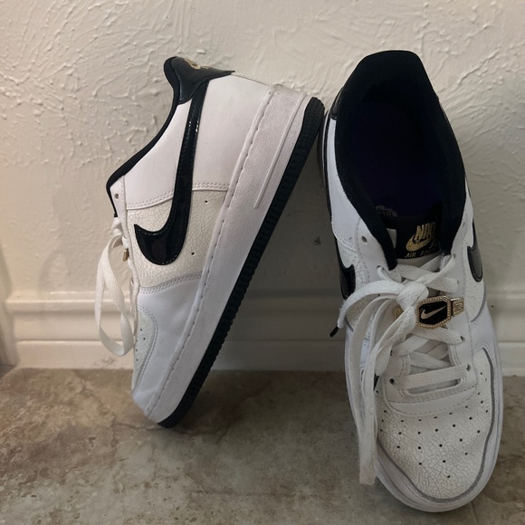 Nike Air Force 1  Nike Air Force 1